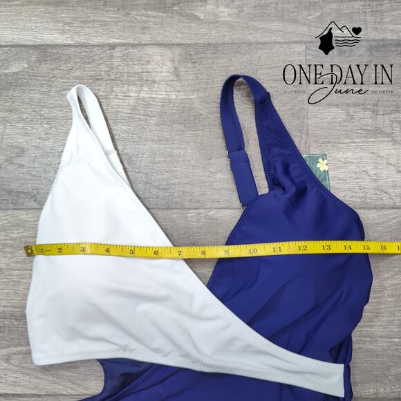 Blooming Jelly Cross Front One Piece Swimsuit Size L - Picture 3 of 5